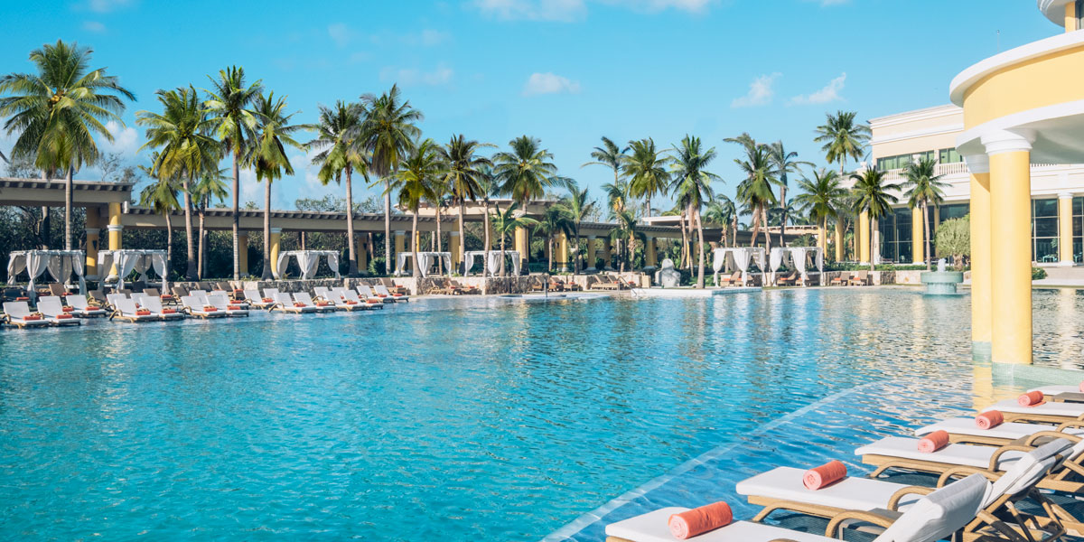 Pool at JOIA Para&iacute;so